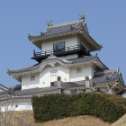 修復された天守閣南面