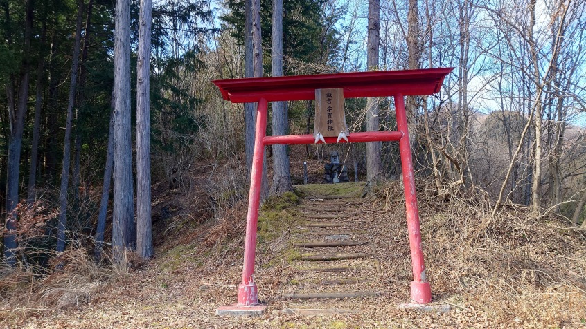 登城口の宇賀神社奥宮の鳥居