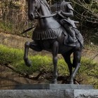 ①	加藤嘉明像