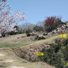 ⑤	大宰府口門の土塁（右側は切岸）