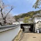 埋門、多聞櫓(写真中央上)、付櫓(写真右)