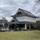 天主を模した管理棟