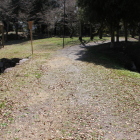 二の丸跡に続く土橋
