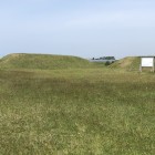 土塁と館跡