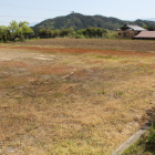 陣屋屋敷跡を南西より畑と平地