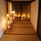 大書院と小書院の間の廊下に透かし竹灯籠