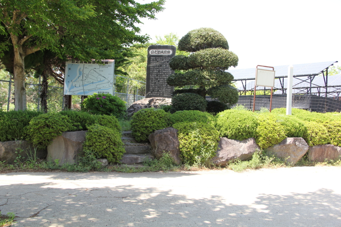 石碑、案内板の有る小公園