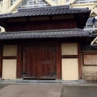 茨木小学校に建つ模擬門
