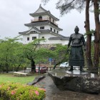 横綱銅像と天守閣
