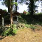 東別府神社右の天満天神社と八幡神社の裏の土塁