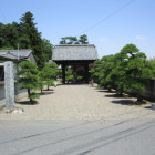 道路から国済寺、市指定文化財の黒門(総)