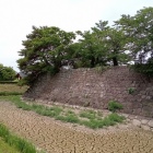 太鼓門の西側の堀と石垣