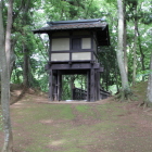 一曲輪北東に在る復元櫓門