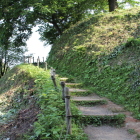 二の丸虎口への登城階段と切岸