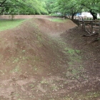 馬出南側の土塁と堀