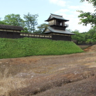 二層櫓、平櫓の南面を外濠越しに眺める