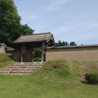復元された四脚門