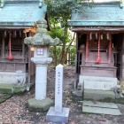 ⑥	八幡神社にある石灯篭
