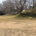 本丸土塁と左が銅櫓台