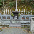 頼家家臣十三士の墓
