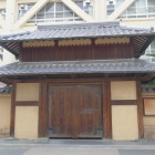 茨木小学校の自慢1　復元櫓門　