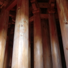 八角型鼓楼内部　柱が丸い　2014
