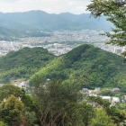 高嶺城登城道より俯瞰(奥のほうの山)