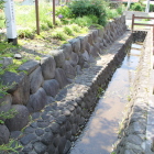 陣屋前の石垣と堀・水路