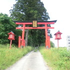 蜂神社の参道と鳥居