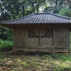 主郭に建つ八幡神社