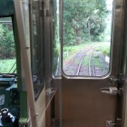 ⑦	予土線車窓から線路を眺める