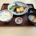 岡山駅ナカ「源ちゃん」で，鯖味噌煮定食を。