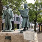 ①	秀吉と三成出会いの像（長浜駅前）
