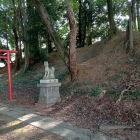 稲荷曲輪跡の土塁(城山稲荷神社)