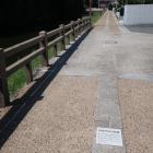 東部中濠石積跡の路面表示