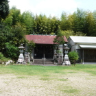 砦跡に鎮座する仁藤神明宮と社務所