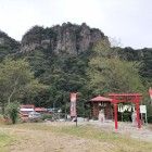 密岩神社と岩櫃山