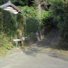 道路からの入口