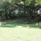 二の丸下の段堀側の石垣の裏は土塁仕上
