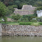 三階櫓台中心に重層石垣群