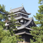 二の丸下の段より見上げる天守閣