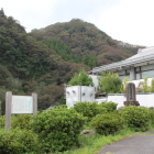 石碑と案内板の在る辺り