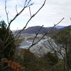 東を流れる富士川