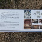 千足古墳石室解説板