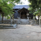 造山古墳前方部に鎮座する荒神社