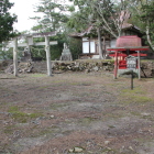 先端の尾崎丸下段と上段の宍戸司箭神社