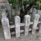 円照寺の家康腰懸石