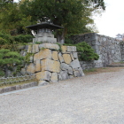 太鼓門の高麗門跡石垣と外側の枡形
