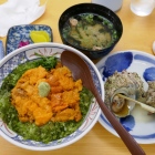 ウニ丼とサザエ