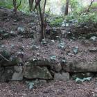 主郭13北麓の二段の石垣